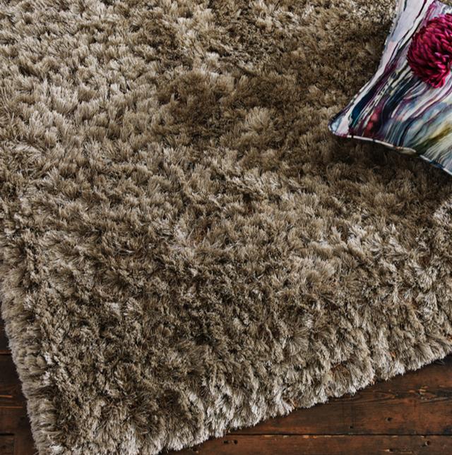 Cosy bedroom – deep pile rug